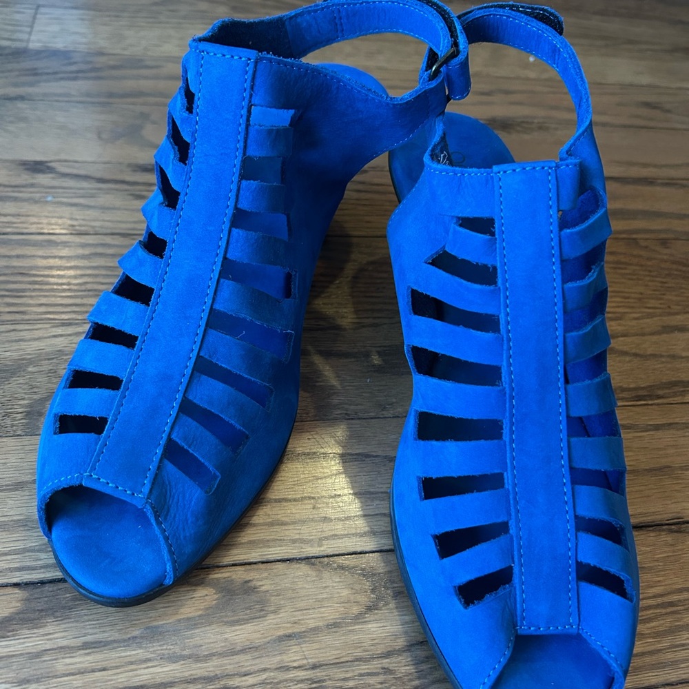 Arche open toe strappy heeled sandals